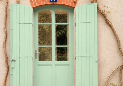 volets-porte-repeint-peinture-exterieur-eleonore-deco-teinte-vert-d-eau